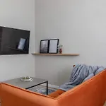 Urban 1br Loft Residences - Modern Comfort In Center