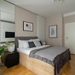 Urban 1br Loft Residences - Modern Comfort In Center 公寓