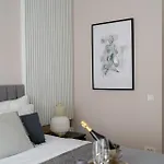 Urban 1br Loft Residences - Modern Comfort In Center 公寓