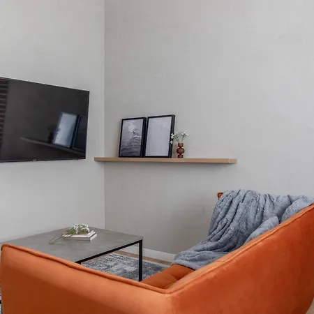 Urban 1br Loft Residences - Modern Comfort In Center