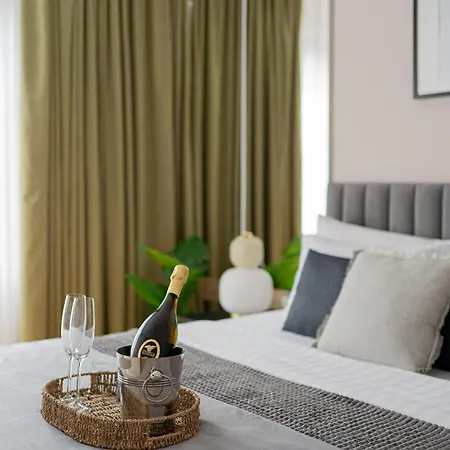 Urban 1br Loft Residences - Modern Comfort In Center Apartament *