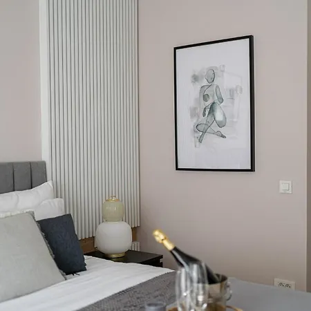Urban 1br Loft Residences - Modern Comfort In Center Apartament