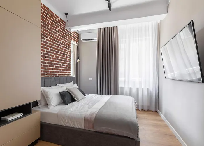 Urban 1br Loft Residences - Modern Comfort In Center