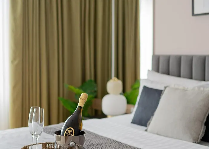 Urban 1br Loft Residences - Modern Comfort In Center Apartament *