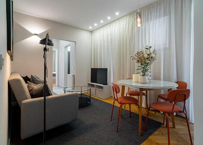 Urban 1br Loft Residences - Modern Comfort In Center *