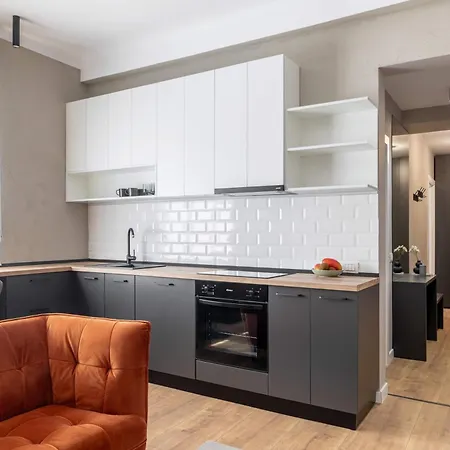 Urban 1br Loft Residences - Modern Comfort In Center Apartment