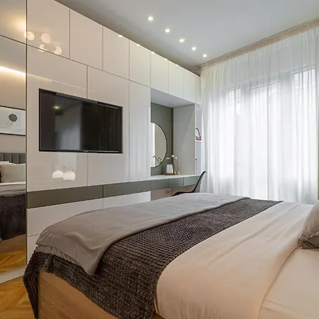 Urban 1br Loft Residences - Modern Comfort In Center Apartment