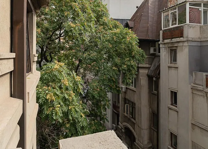 Urban 1br Loft Residences - Modern Comfort In Center