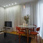 Urban 1br Loft Residences - Modern Comfort In Center *